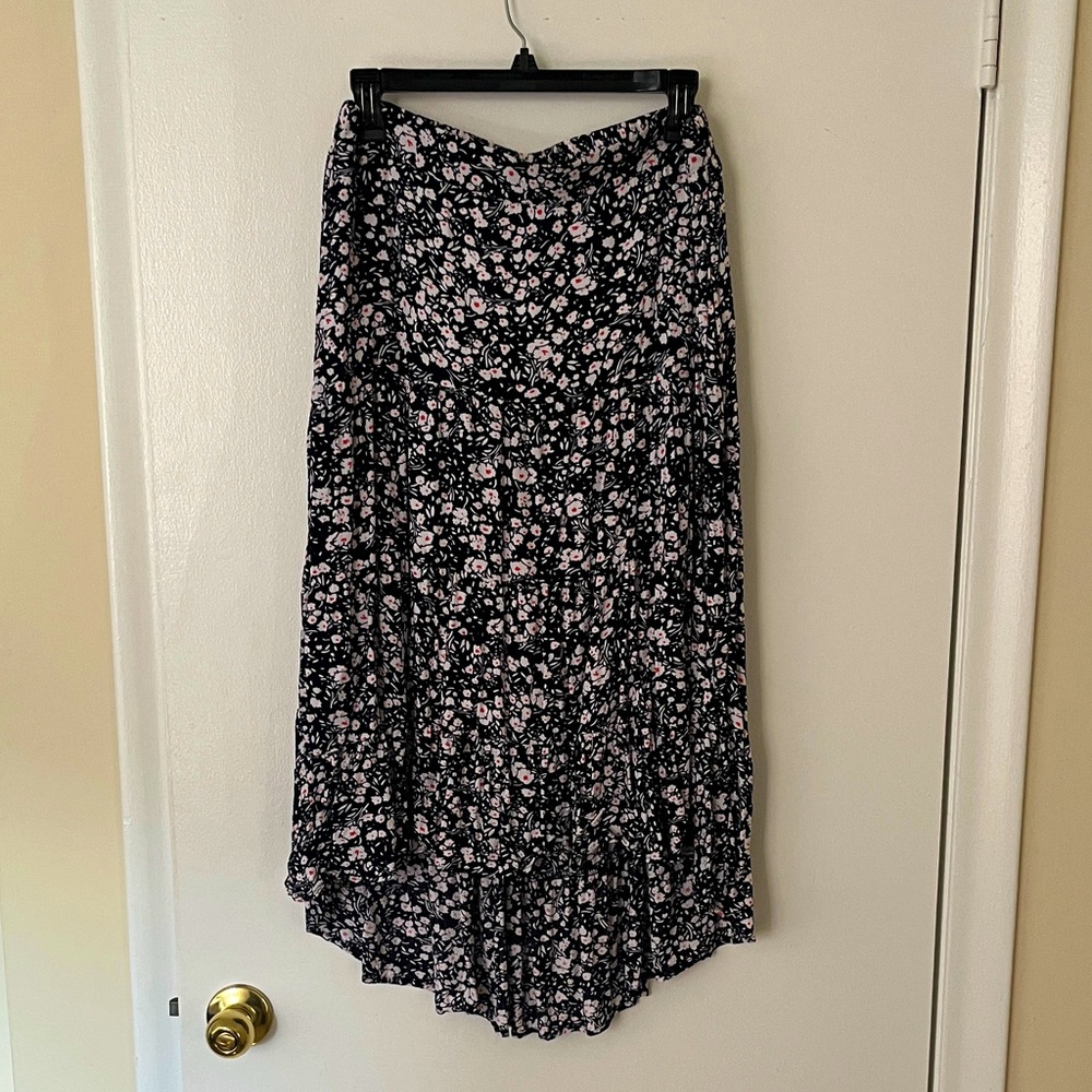 Beautiful navy blue and white floral Fashion skirt, large, high-low